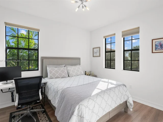 1423 SW 115th Ave, Pembroke Pines FL 33025