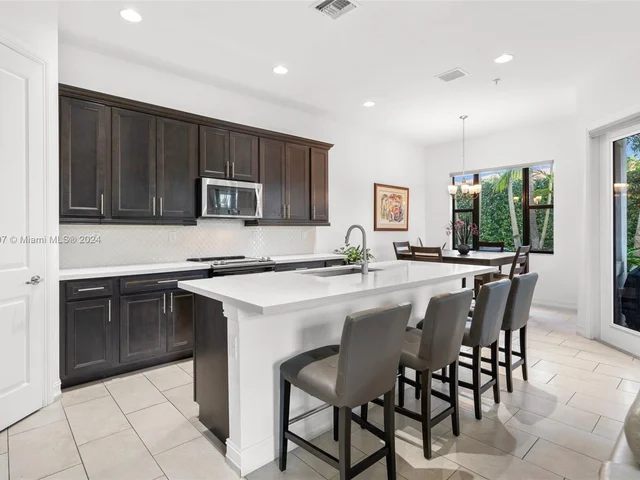 1423 SW 115th Ave, Pembroke Pines FL 33025