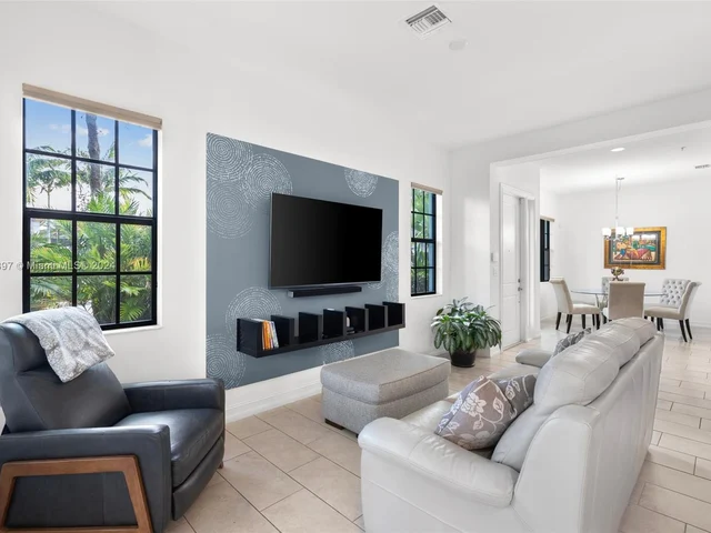 1423 SW 115th Ave, Pembroke Pines FL 33025