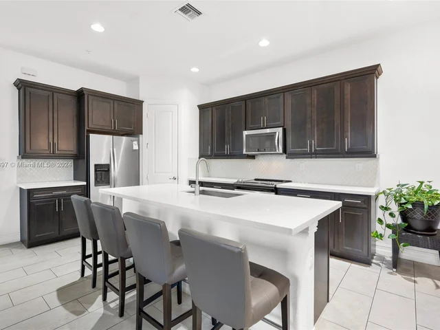 1423 SW 115th Ave, Pembroke Pines FL 33025