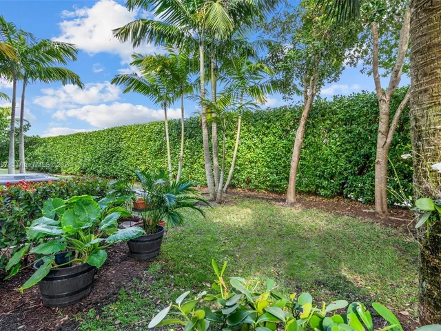 1423 SW 115th Ave, Pembroke Pines FL 33025