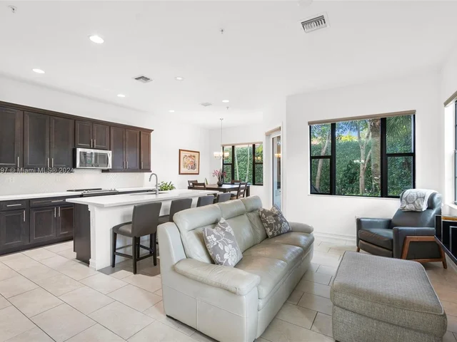 1423 SW 115th Ave, Pembroke Pines FL 33025