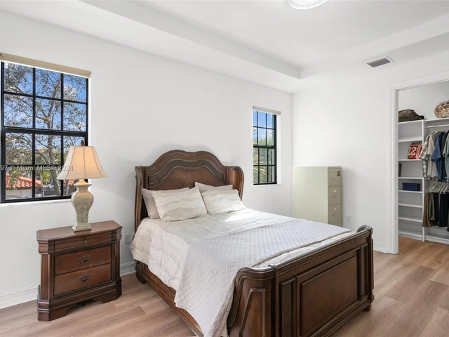 1423 SW 115th Ave, Pembroke Pines FL 33025