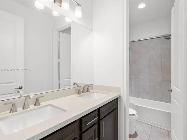 1423 SW 115th Ave, Pembroke Pines FL 33025