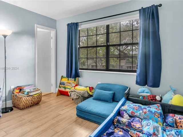 466 Westree Ln S, Plantation FL 33324