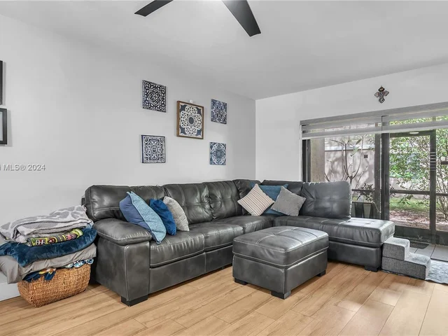 466 Westree Ln S, Plantation FL 33324