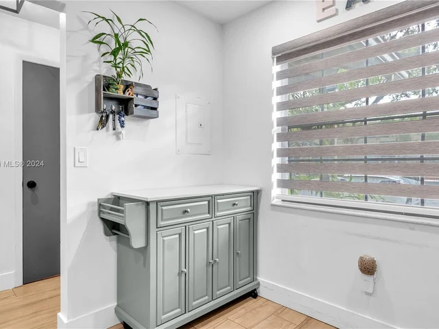 466 Westree Ln S, Plantation FL 33324