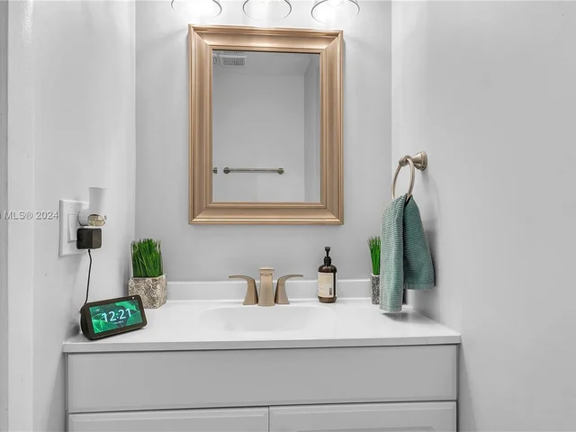 466 Westree Ln S, Plantation FL 33324