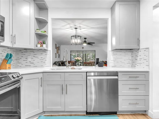 466 Westree Ln S, Plantation FL 33324