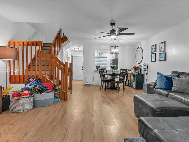 466 Westree Ln S, Plantation FL 33324