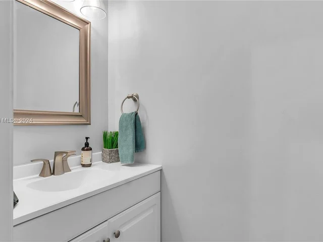 466 Westree Ln S, Plantation FL 33324