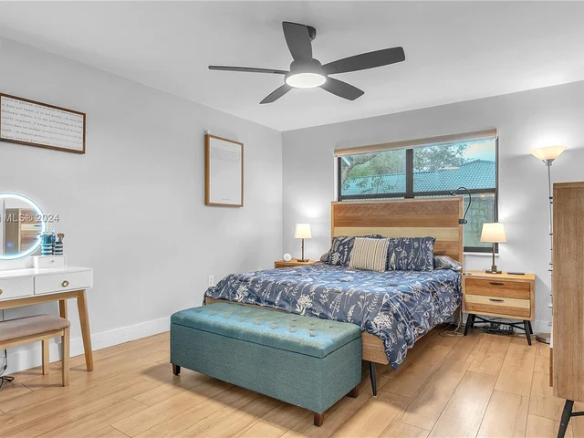 466 Westree Ln S, Plantation FL 33324