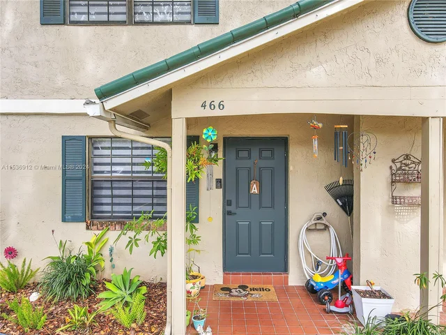 466 Westree Ln S, Plantation FL 33324