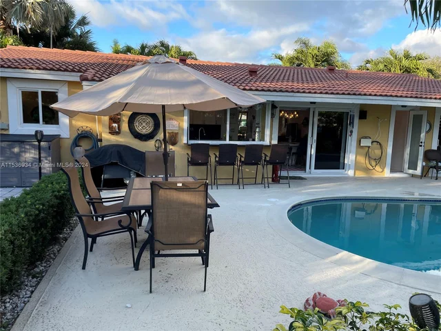 2610 NE 52nd St, Lighthouse Point FL 33064