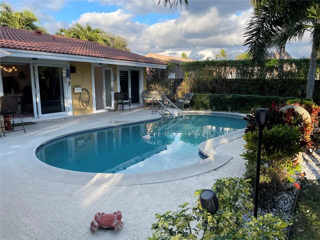 2610 NE 52nd St, Lighthouse Point FL 33064