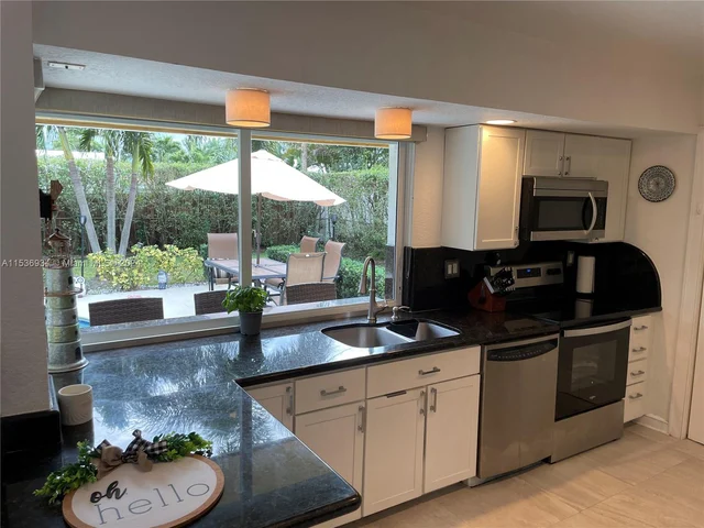 2610 NE 52nd St, Lighthouse Point FL 33064