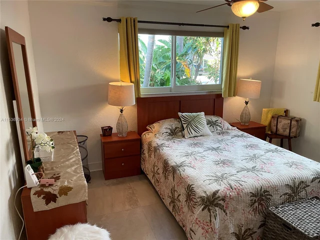 2610 NE 52nd St, Lighthouse Point FL 33064