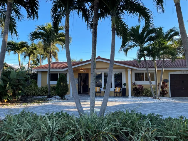 2610 NE 52nd St, Lighthouse Point FL 33064