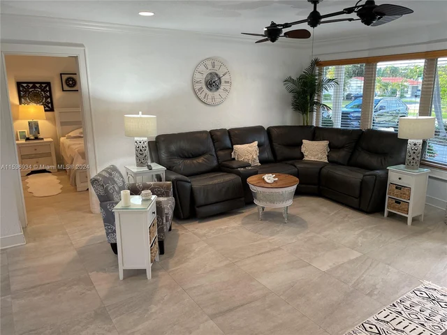 2610 NE 52nd St, Lighthouse Point FL 33064