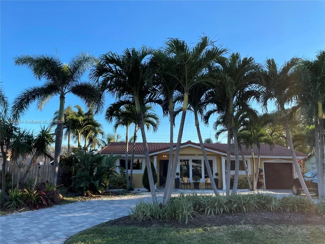 2610 NE 52nd St, Lighthouse Point FL 33064