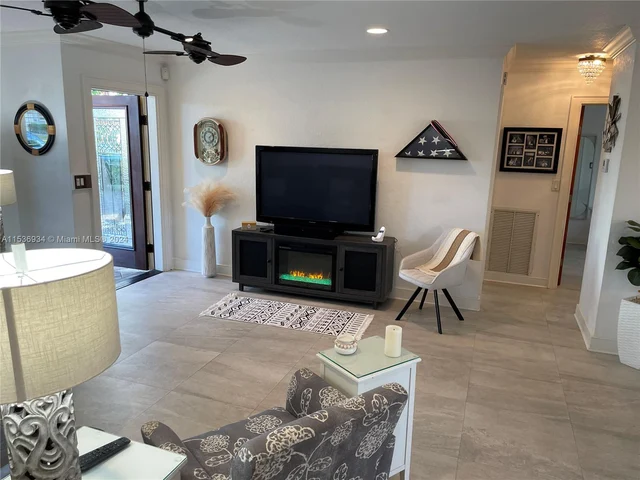 2610 NE 52nd St, Lighthouse Point FL 33064