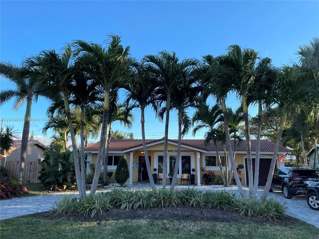 2610 NE 52nd St, Lighthouse Point FL 33064
