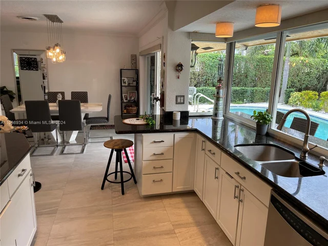 2610 NE 52nd St, Lighthouse Point FL 33064