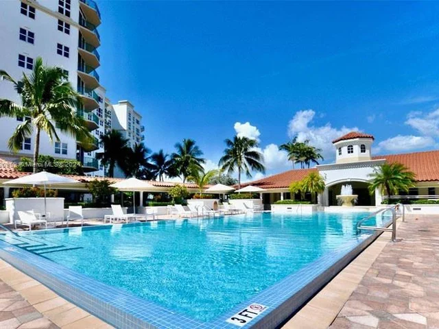 20000 E Country Club Dr # 202, Aventura FL 33180