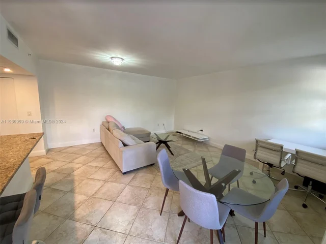 20000 E Country Club Dr # 202, Aventura FL 33180