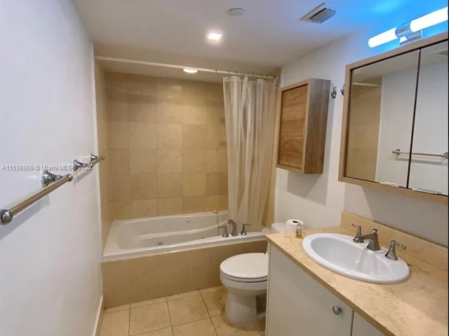 20000 E Country Club Dr # 202, Aventura FL 33180