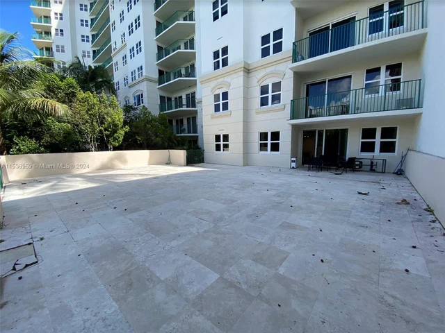 20000 E Country Club Dr # 202, Aventura FL 33180