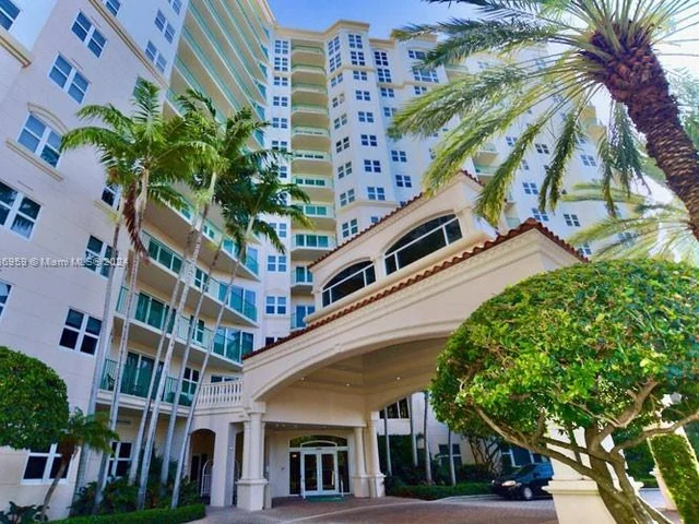 20000 E Country Club Dr # 202, Aventura FL 33180