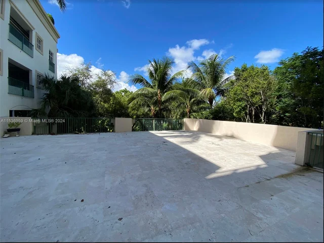 20000 E Country Club Dr # 202, Aventura FL 33180