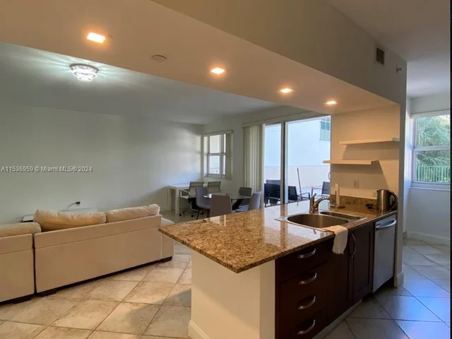 20000 E Country Club Dr # 202, Aventura FL 33180