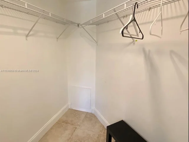 20000 E Country Club Dr # 202, Aventura FL 33180