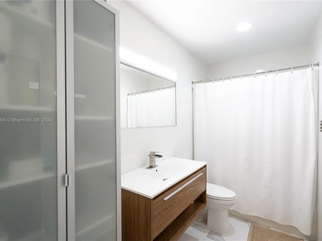 2100 NE 39th St # 408, Fort Lauderdale FL 33308