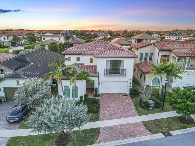 1118 SW 113th Way, Pembroke Pines FL 33025