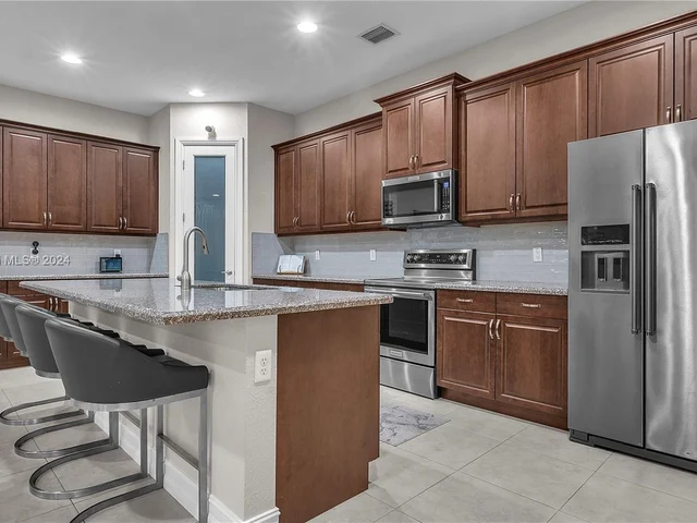 1118 SW 113th Way, Pembroke Pines FL 33025