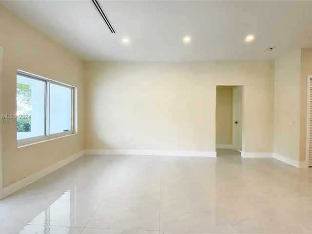 48 NW 41st St, Miami FL 33127