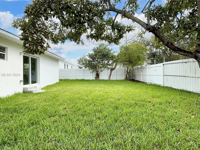 48 NW 41st St, Miami FL 33127