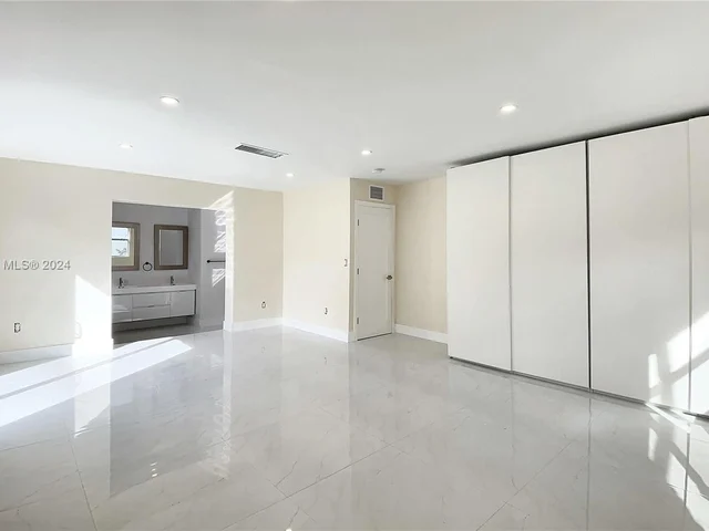 48 NW 41st St, Miami FL 33127