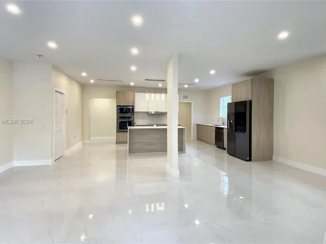 48 NW 41st St, Miami FL 33127