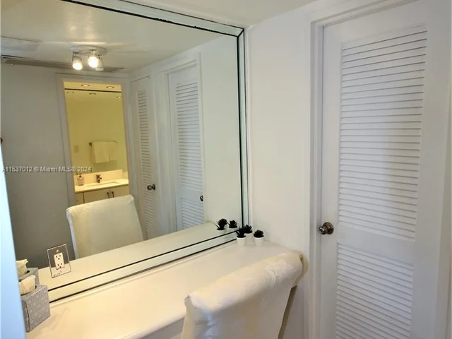 5151 Collins Ave # 526, Miami Beach FL 33140