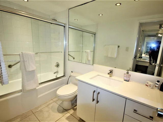 5151 Collins Ave # 526, Miami Beach FL 33140