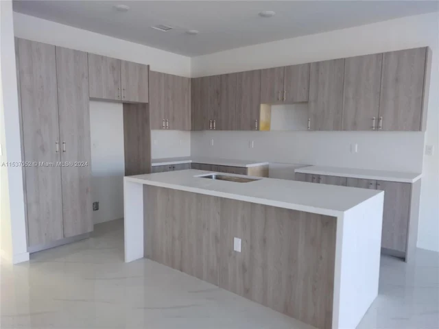 22520 SW 124 CT # B, Miami FL 333170