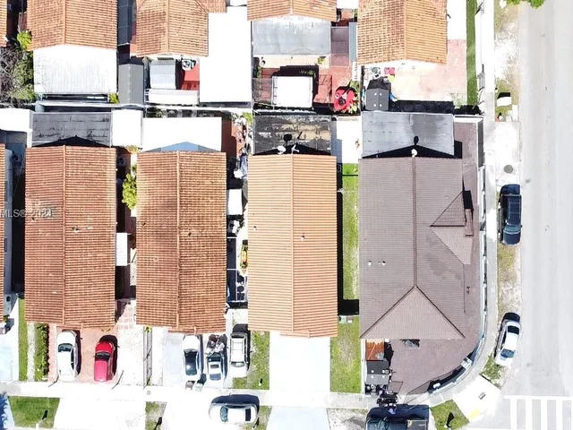 2605 W 74th St, Hialeah FL 33016