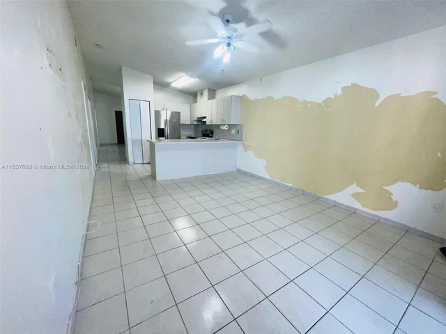 2605 W 74th St, Hialeah FL 33016