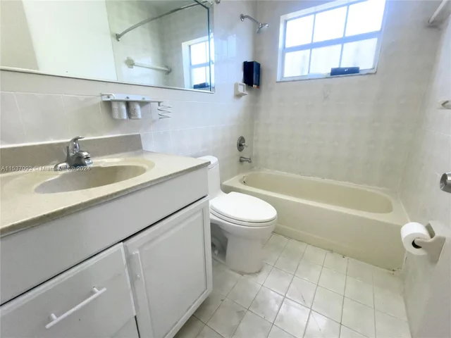 2605 W 74th St, Hialeah FL 33016