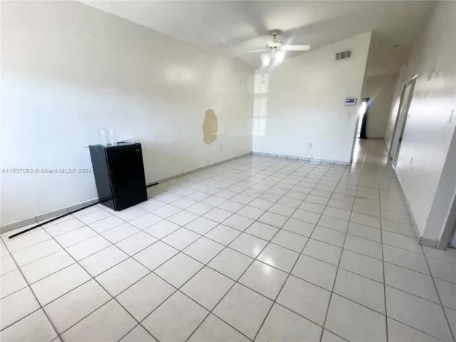 2605 W 74th St, Hialeah FL 33016