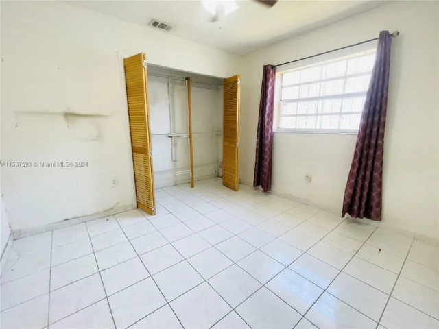 2605 W 74th St, Hialeah FL 33016